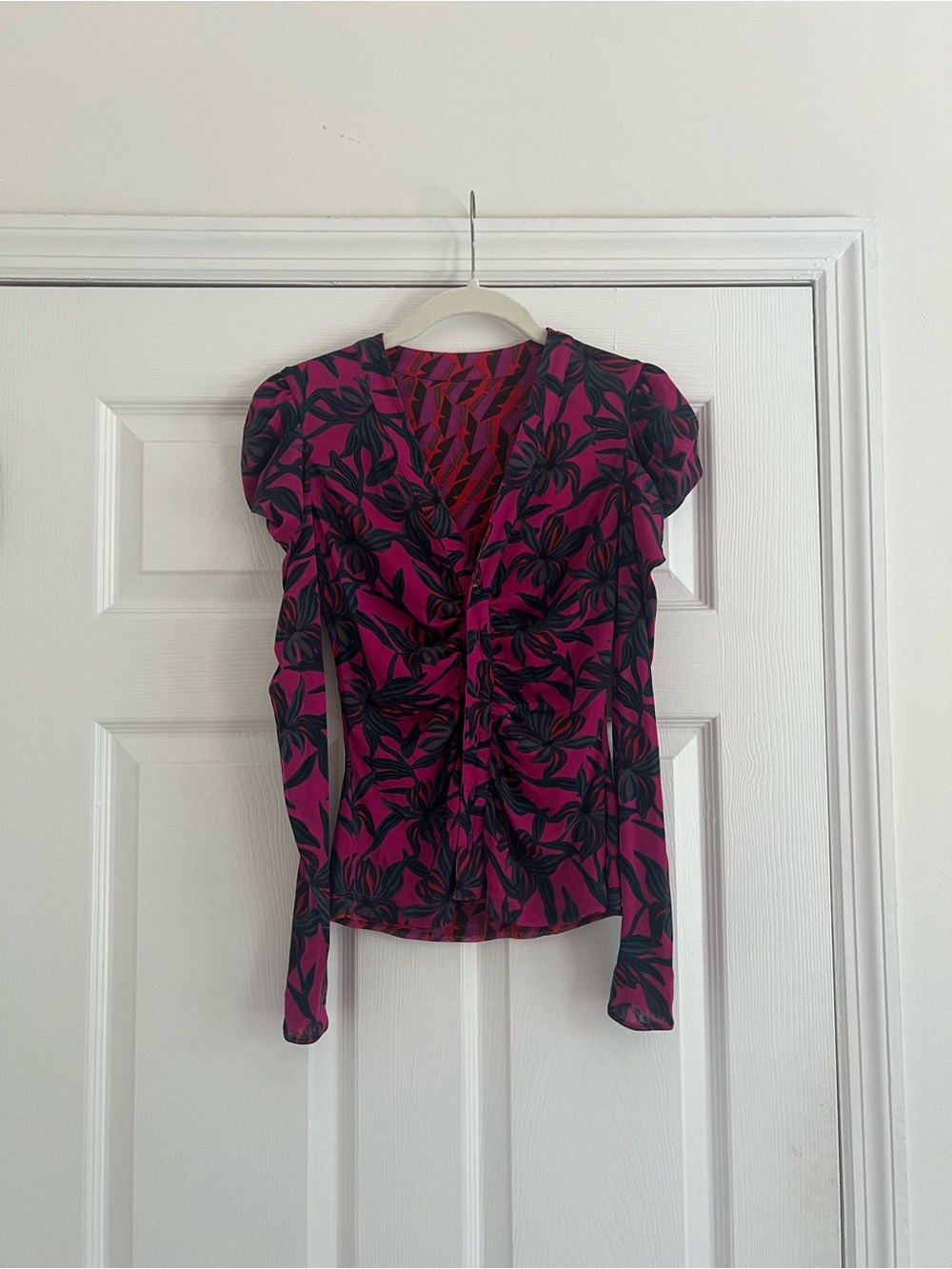 REVERSIBLE Women’s Floral/Geo print V-Neck synched button up mesh blouse